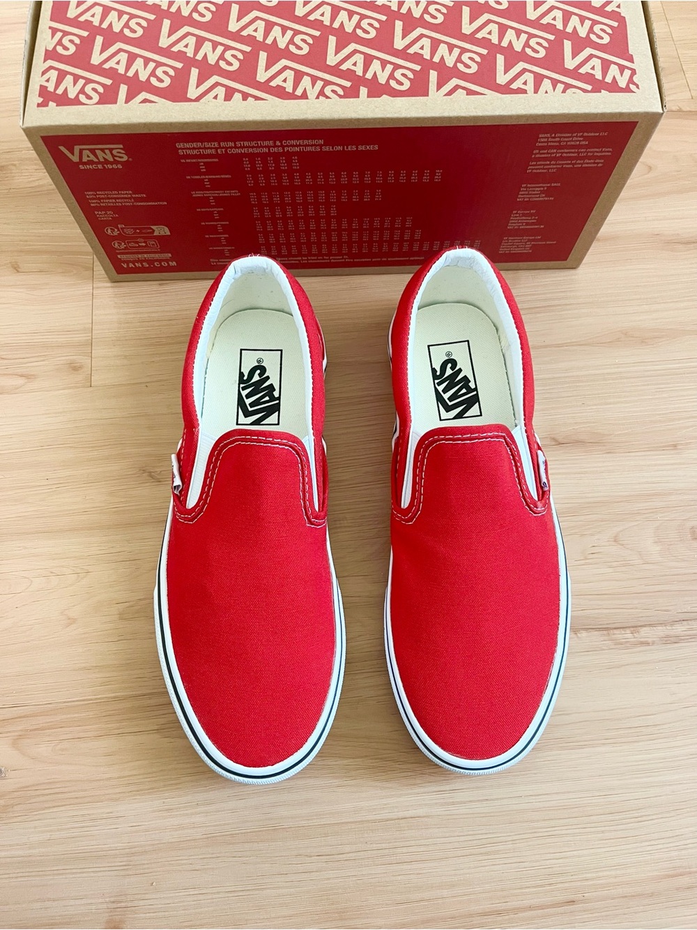 Vans Classic Sli-On Racing Red
Women 9.5 US